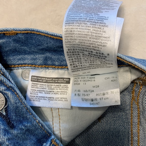 Levi’s denim shorts - Picture 3 of 3